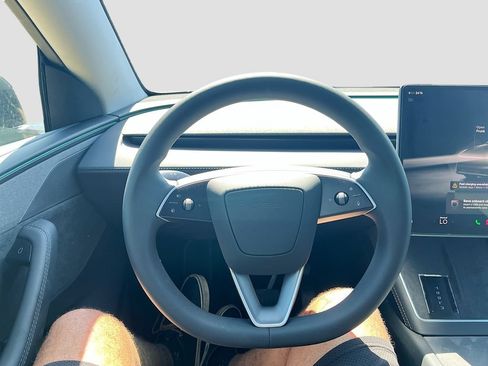 Used 2026 Tesla Model Y 2WD image 11