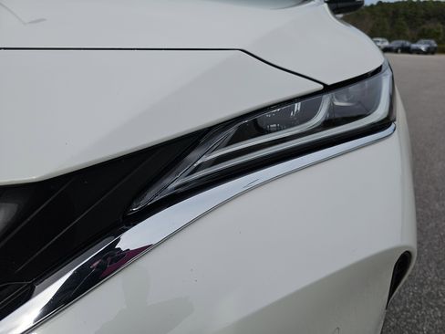 Used 2021 Toyota Venza XLE w/ Softex Package image 29