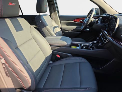 Used 2025 Chevrolet Traverse Z71 w/ Driver Confidence Package AWD/4WD image 12