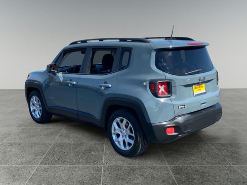 Used 2018 Jeep Renegade Latitude w/ Safety & Security Group FWD image 3