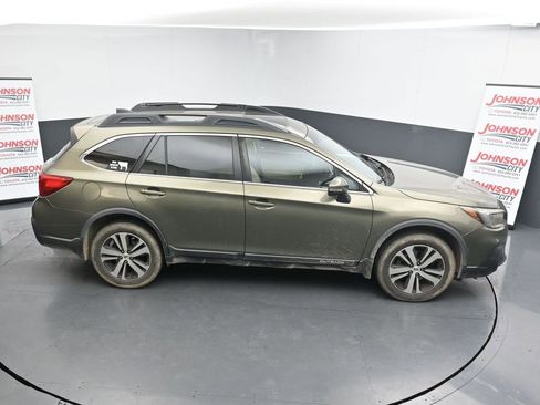 Used 2018 Subaru Outback 2.5i Limited image 17