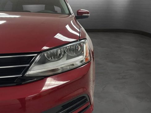Used 2017 Volkswagen Jetta SE FWD image 32