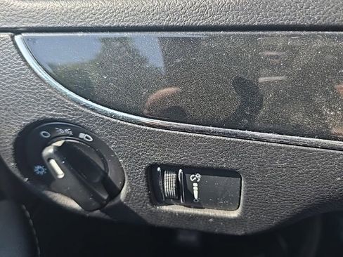 Used 2015 Dodge Grand Caravan SE FWD image 15