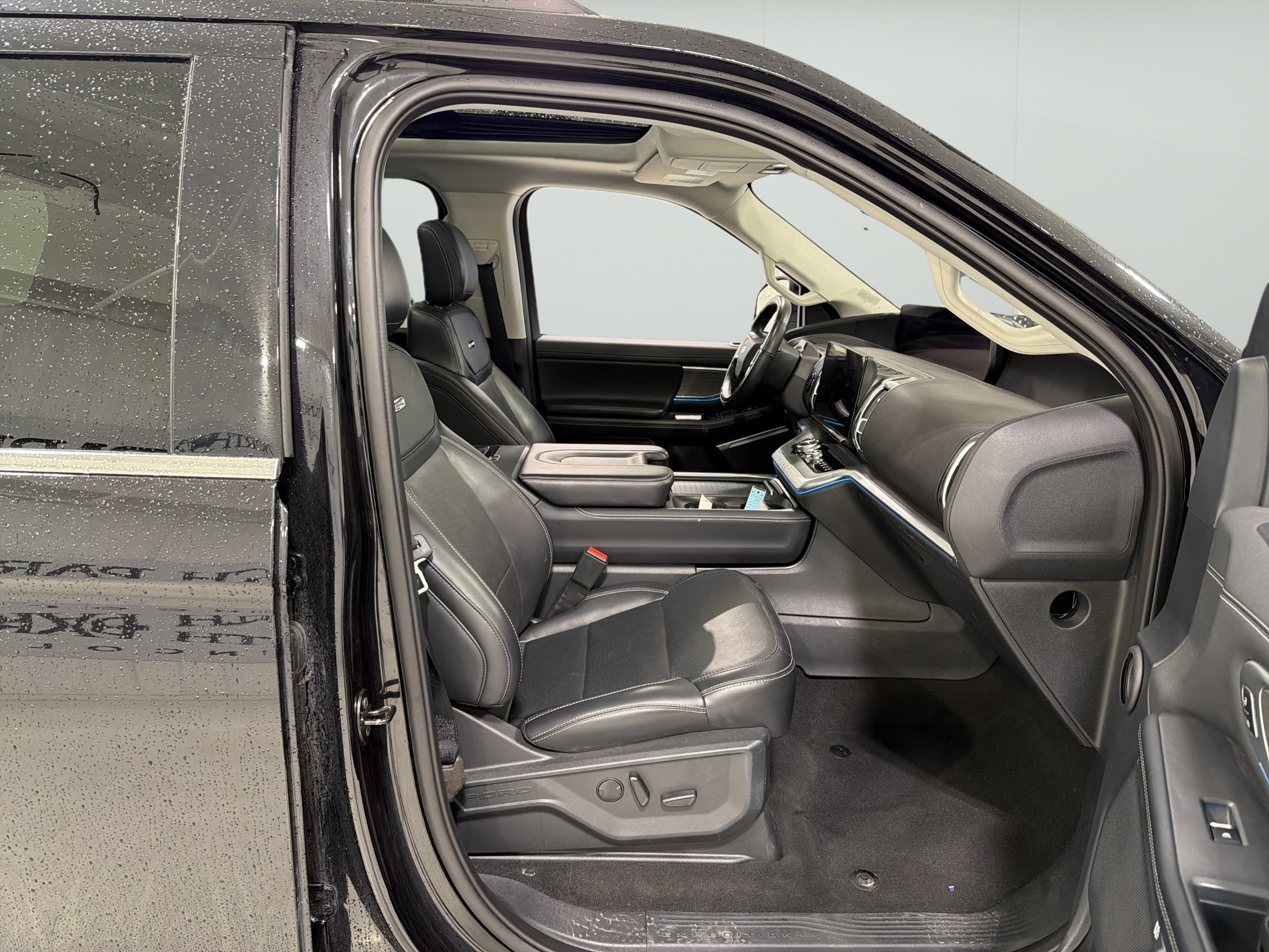 Used 2025 Ford Expedition Max Platinum AWD/4WD image 14