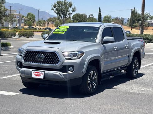 Used 2019 Toyota Tacoma TRD Sport AWD/4WD image 3