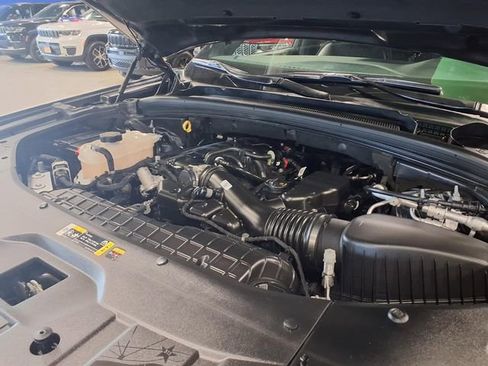 Used 2024 Jeep Grand Cherokee L Limited w/ Luxury Tech Group II AWD/4WD image 15