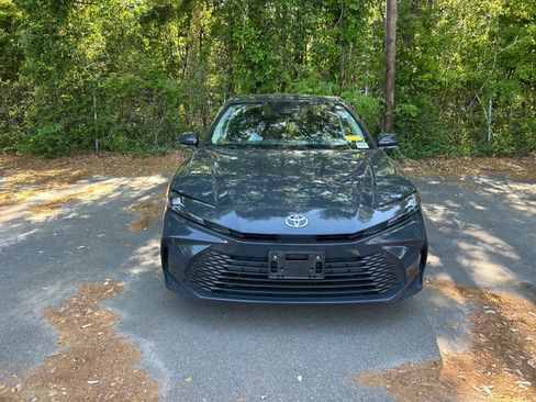 Used 2025 Toyota Camry LE w/ Convenience Package image 7