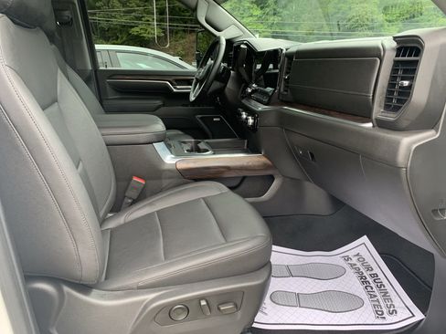 Used 2025 GMC Sierra 2500 SLT w/ SLT Premium Package AWD/4WD image 25