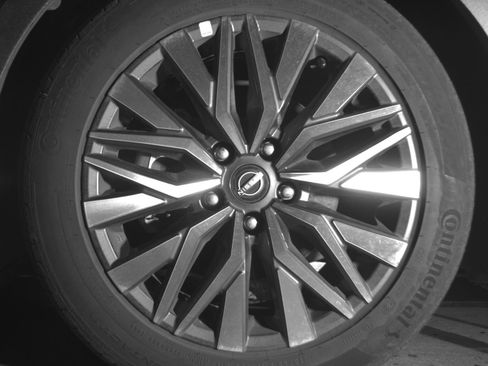 Used 2025 Nissan Altima 2.5 SV FWD image 12