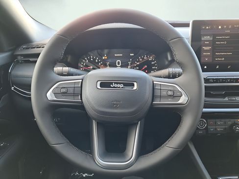 New 2026 Jeep Compass Latitude w/ Sun and Sound Group AWD/4WD image 18