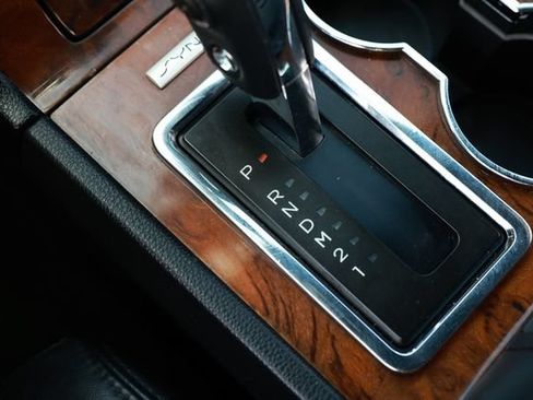 Used 2016 Lincoln Navigator Select RWD image 44