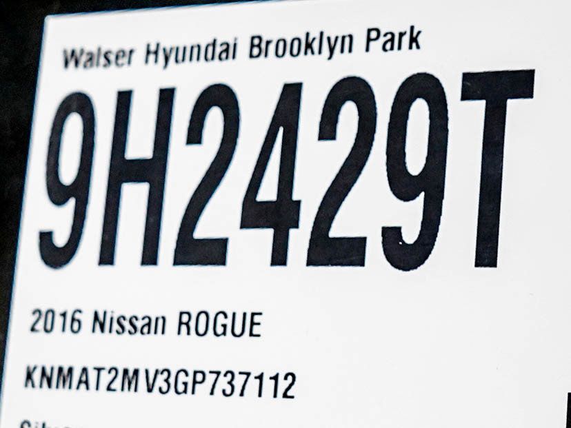 Used 2016 Nissan Rogue S AWD/4WD image 28