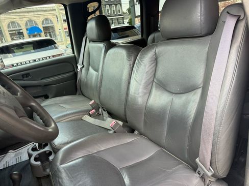 Used 2006 Chevrolet Silverado 2500 W/T w/ Skid Plate Package AWD/4WD image 6