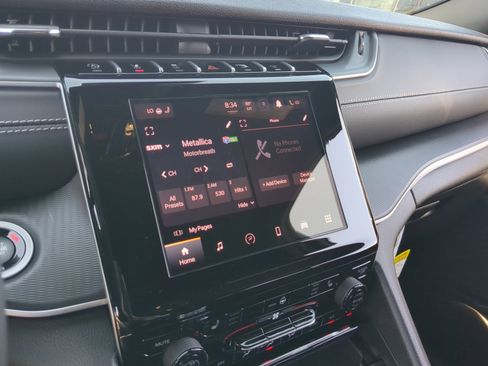 New 2025 Jeep Grand Cherokee Altitude image 12