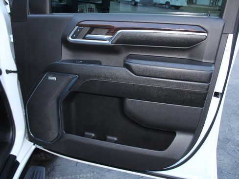 Used 2024 GMC Sierra 2500 SLT w/ SLT Convenience Package image 24