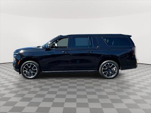 Used 2025 Chevrolet Suburban RST w/ Comfort Package AWD/4WD image 4