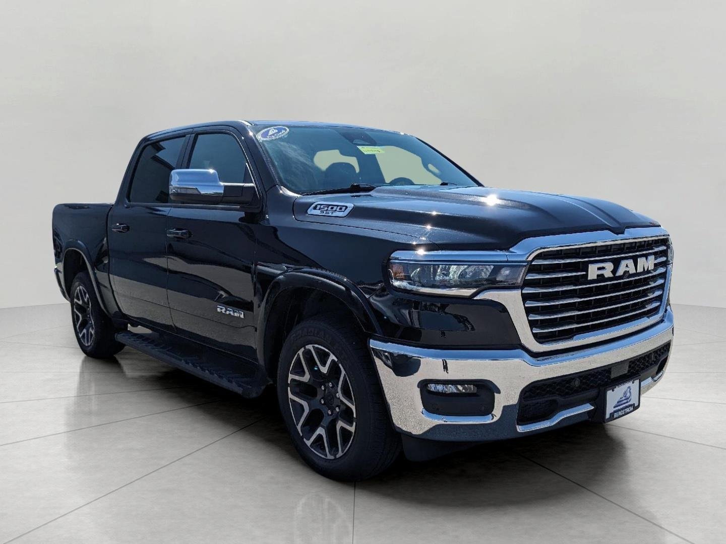 Used 2025 RAM 1500 Laramie AWD/4WD image 43