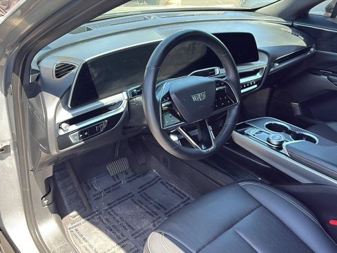 Used 2024 Cadillac Lyriq Luxury AWD/4WD image 12