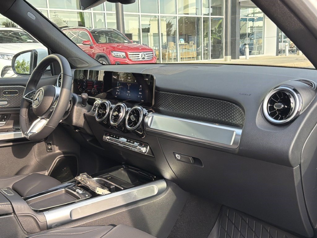 Certified 2026 Mercedes-Benz GLB 250 4MATIC image 25