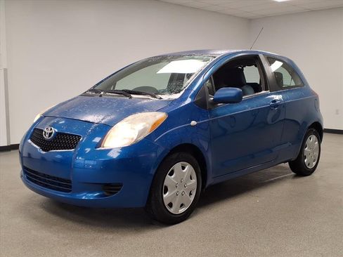 Used 2007 Toyota Yaris 2-Door Hatchback image 2