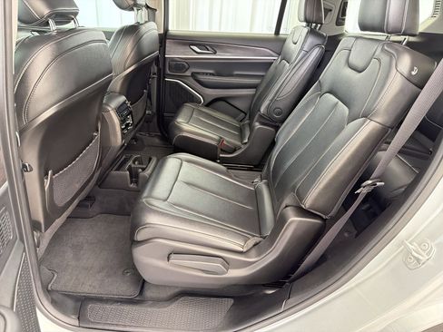 Used 2023 Jeep Grand Cherokee L Limited w/ Black Appearance Package image 15