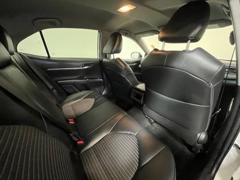 Used 2019 Toyota Camry SE FWD image 12