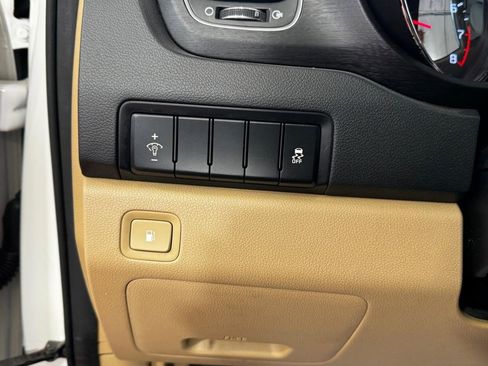 Used 2018 Kia Sedona LX image 18