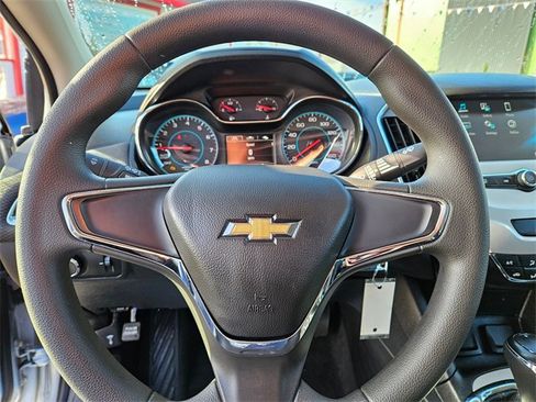 Used 2018 Chevrolet Cruze LS image 18