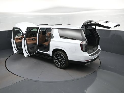 New 2026 Chevrolet Suburban High Country AWD/4WD image 48