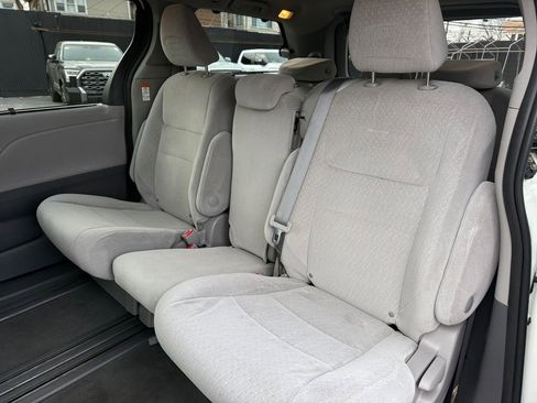 Certified 2020 Toyota Sienna LE image 25
