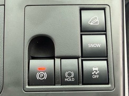 Certified 2024 Toyota Highlander XLE image 26