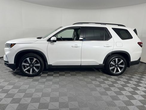 Certified 2025 Honda Pilot Touring image 2