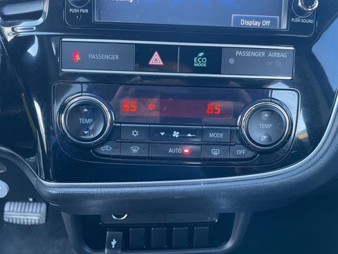 Used 2019 Mitsubishi Outlander ES image 11