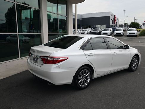 Used 2017 Toyota Camry XLE w/ Moonroof Package FWD image 10