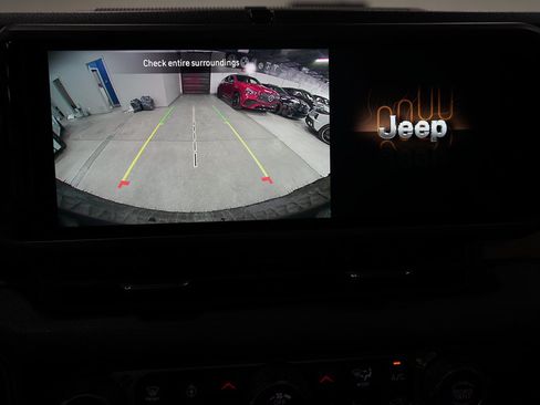 Used 2024 Jeep Wrangler Unlimited AWD/4WD image 31
