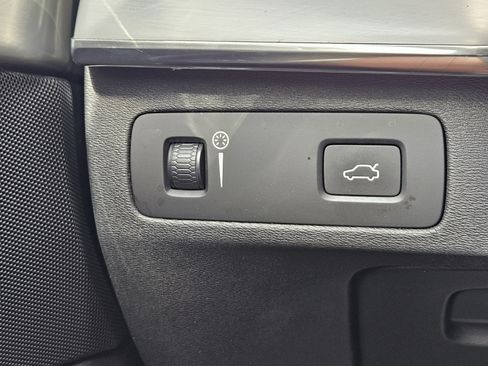 Used 2018 Volvo XC90 T6 Momentum w/ Convenience Package image 32