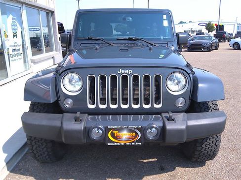Used 2017 Jeep Wrangler Unlimited Sahara w/ Dual Top Group AWD/4WD image 21