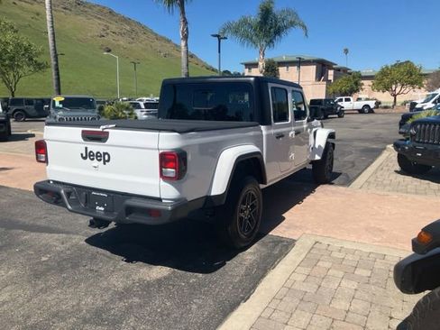 Used 2024 Jeep Gladiator Sport image 7