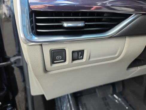 Certified 2021 Cadillac XT4 Luxury w/ Cold Weather Package image 19