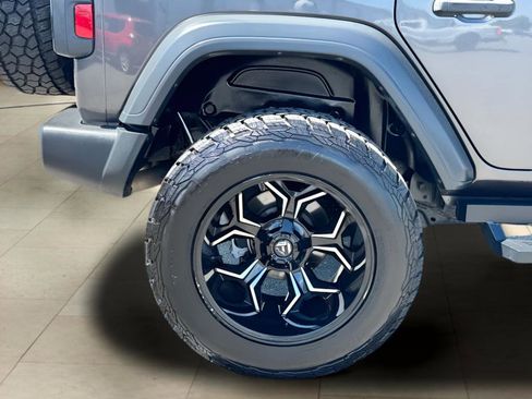 Used 2018 Jeep Wrangler Unlimited Sport S AWD/4WD image 38