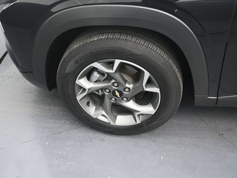 Used 2025 Chevrolet Trax LT w/ Driver Confidence Package FWD image 9