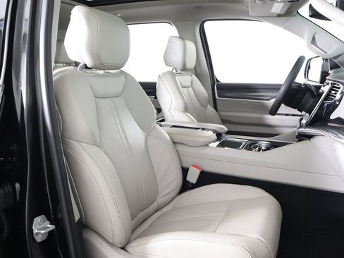 Used 2022 Jeep Wagoneer Series III w/ Premium Group I image 38