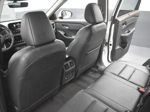 Used 2023 Nissan Rogue SL w/ SL Premium Package image 14