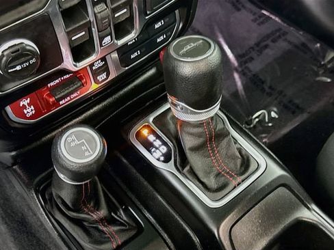 Used 2021 Jeep Gladiator Rubicon AWD/4WD image 17