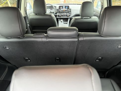 Used 2022 Nissan Pathfinder SL w/ Lighting Package (N92) AWD/4WD image 45