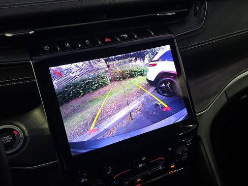 Used 2022 Jeep Grand Cherokee Limited image 26