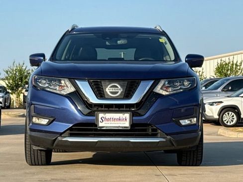 Used 2017 Nissan Rogue SL w/ SL Premium Package FWD image 2