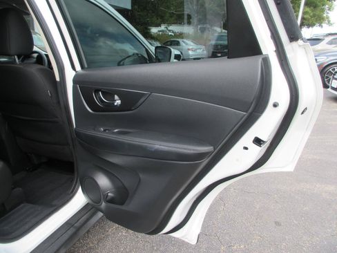 Used 2017 Nissan Rogue S FWD image 16