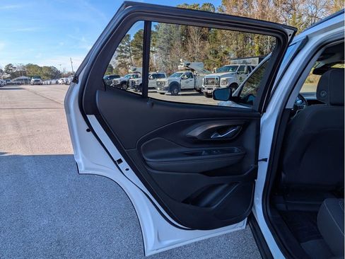 Used 2022 GMC Terrain SLE w/ Driver Convenience Package image 27