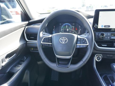 Used 2025 Toyota Grand Highlander AWD image 16